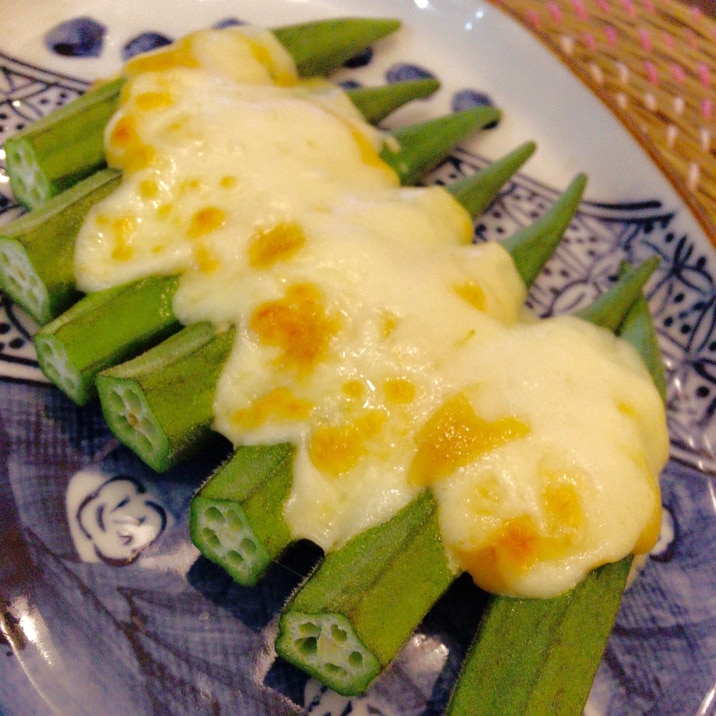 オクラの味噌マヨチーズ焼き